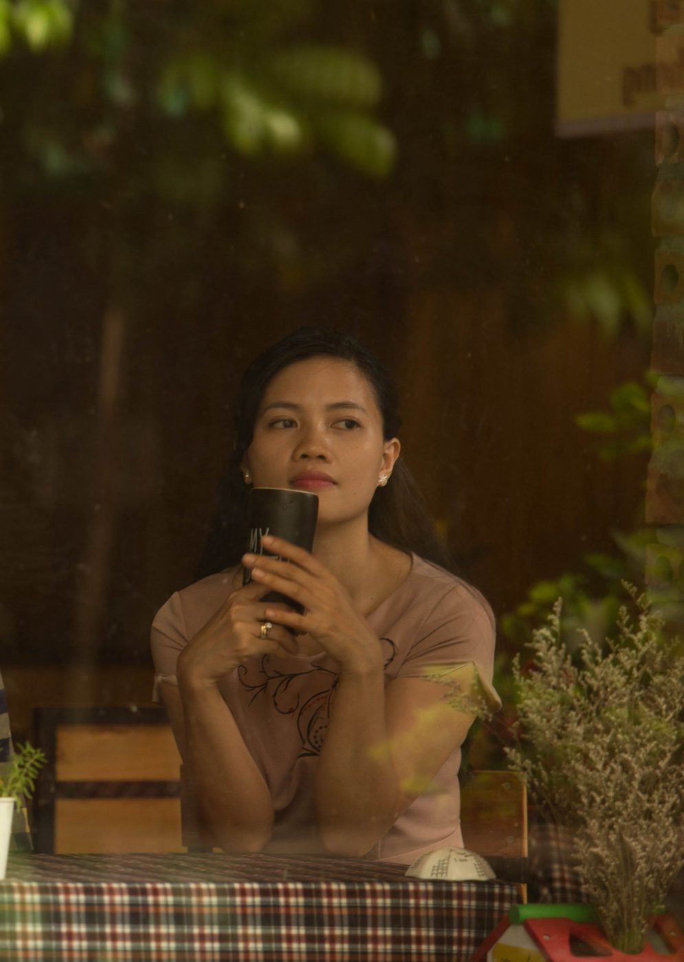 Một khoảnh khắc thưởng thức cà phê tại Tâm Cà