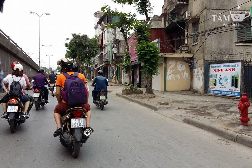 Các thành viên bắt đầu hành trình sinh tồn