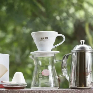 bộ dụng cụ pha drip: phễu, bình rót, giấy lọc, bình đựng cà phê